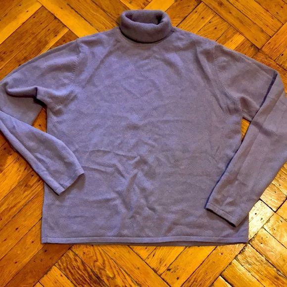 tribeca Sweaters - Cashmere turtleneck light purple, size XL.